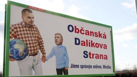 Marek Dalík se často pohyboval po boku Mirka Topolánka. Legraci si z toho dělá tento billboard