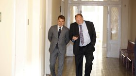 Marek Dalík u soudu kvůli kauze Pandur (srpen 2014). S advokátem Sokolem