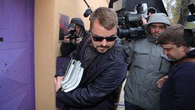 Marek Dalík nastoupil v pondělí 6. 11. 2017 podruhé k výkonu trestu. Odsouzen je k pěti letům za podvody při nákupu obrněných vozidel Pandur.