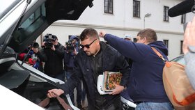 Marek Dalík nastoupil v pondělí 6.11.2017 podruhé k výkonu trestu. Odsouzen je k pěti letům za podvody při nákupu obrněných vozidel Pandur.