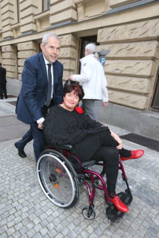 Marek Eben s manželkou Markétou Fišerovou, která je už léta kvůli nemoci upoutána na vozík