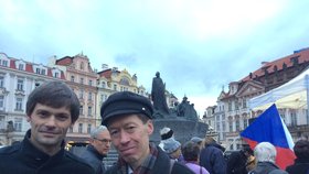 Marek Hilšer a Hayato Okamura na Staroměstském náměstí