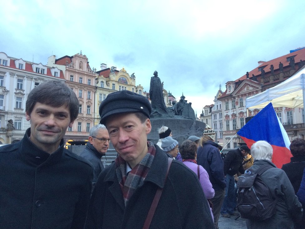Marek Hilšer a Hayato Okamura na Staroměstském náměstí