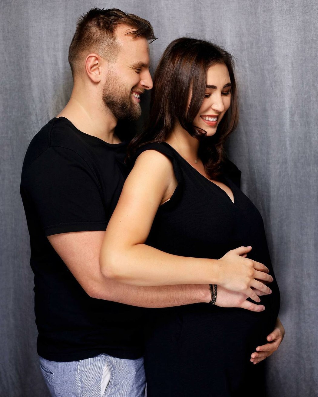 Karolína Jankulovská s přítelem v průběhu těhotenství