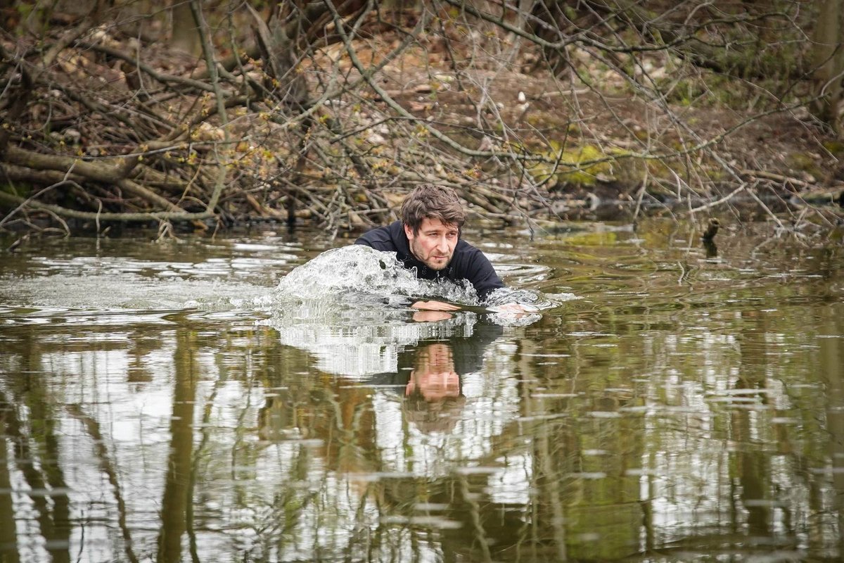 Do ledové vody se herci vůbec nechtělo.