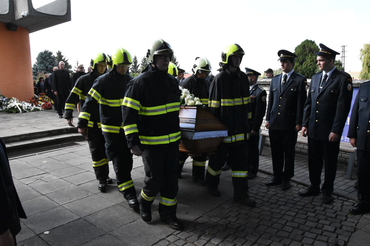 Pohřeb tragicky zemřelého dobrovolného hasiče Marka Vrby v Koryčanech. 