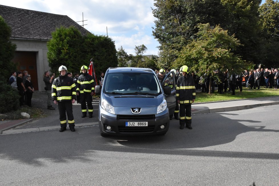 Pohřeb tragicky zemřelého dobrovolného hasiče Marka Vrby v Koryčanech.