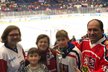 Vdovec Marek Výborný (KDU-ČSL) vyrazil s dětmi na hokej: Chvilky štěstí po tragickém roce (30.12.2019)