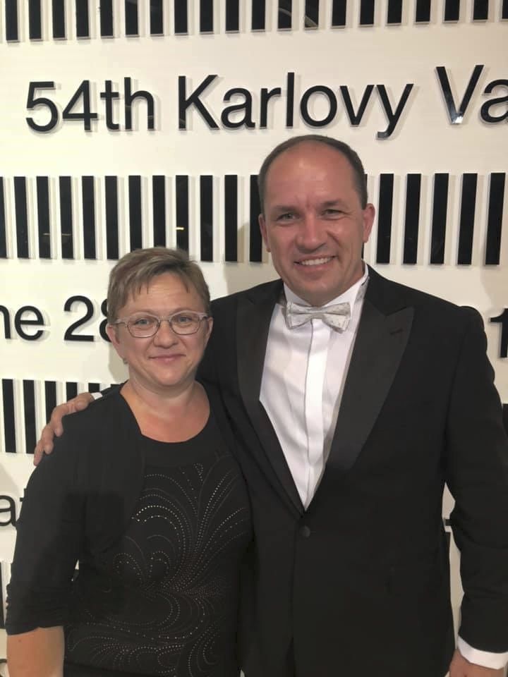 Předseda KDU-ČSL Marek výborný s manželkou Markétou na filmovém festivalu v Karlových Varech.