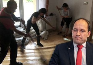 Poslanec Marek Výborný (KDU-ČSL) se svými dětmi pomáhal sousedům při povodních. (15. 6. 2020)