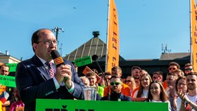 Ministr zemědělství Marek Výborný, předseda KDU-ČSL, která jde do voleb v koalici Spolu, na zahájení hlavní části kampaně s kolegy z ODS a TOP09.