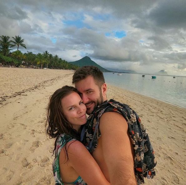 Snoubenci Marek s Marcelou mají pláž na Mauriciu sami pro sebe.