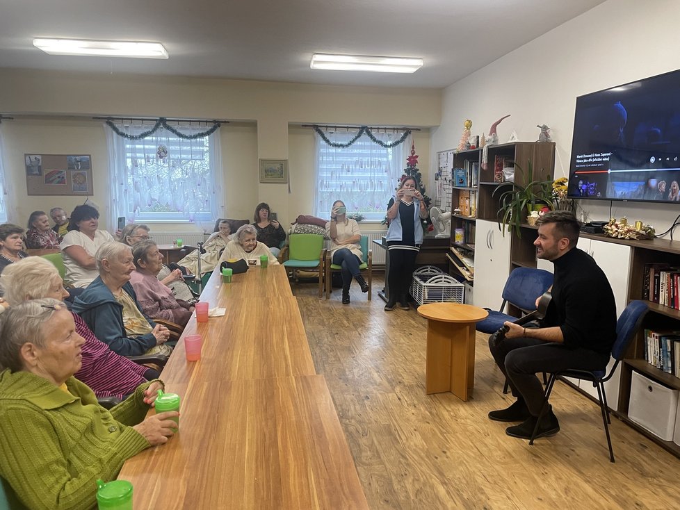 Marek Ztracený rozdával radost v Alzheimer centru