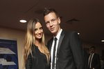 Tomáš Berdych si v Monaku vzal svoji dlouholetou přítelkyni Ester Sátorovou.