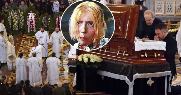 Majestátní pohřeb legendární Marfuši (†79) z Mrazíka: Syn klečel u otevřené rakve!