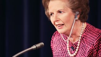 Zemřela Margaret Thatcherová, desetitisíce lidí to oslavují