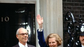 1979 - Thatcherová se stala první premiérkou Británie.