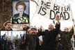 Smrt Margaret Thatcherové někteří Britové oslavovali