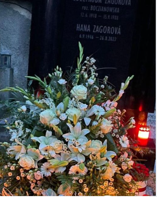 Urnu uložili do rodinného hrobu Zagorových.