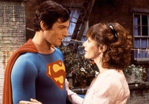 Margot Kidder po boku Supermana.