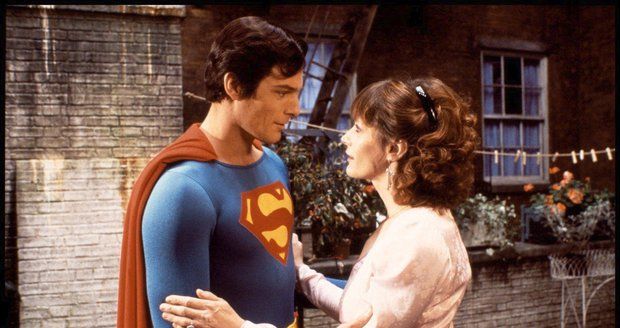 Margot Kidder po boku Supermana.