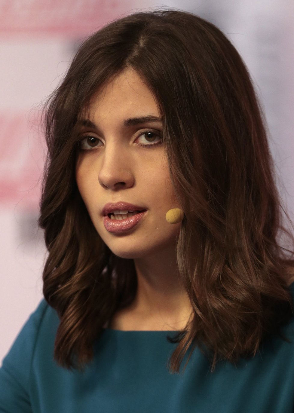 Naděžda Tolokonnikova je pohlednou členkou Pussy Riot