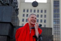 Vůdkyni opozice převezli do věznice. Kalesnikavová za odpor vůči Lukašenkovi dostala 11 let