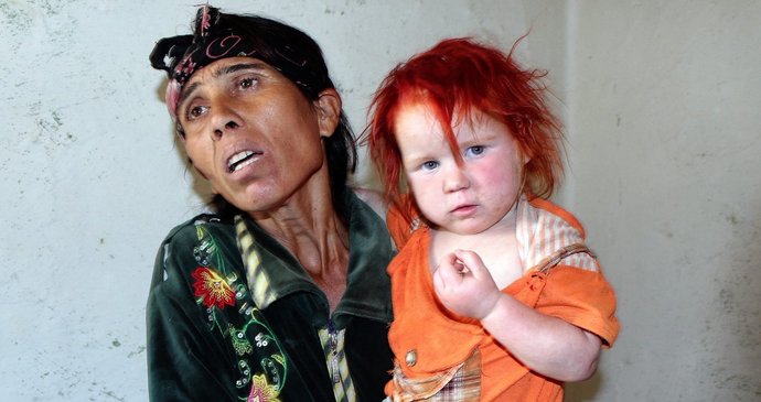 Saša Ruseva (35) se svou dcerkou, která je albínka se zrzavými vlásky