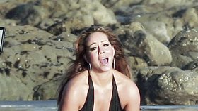 Její výraz vypovídá, jak moc se během natáčení kvůli zimě trápila. Každopádně na nový videoklip Mariah Carey se můžeme těšit již brzy.