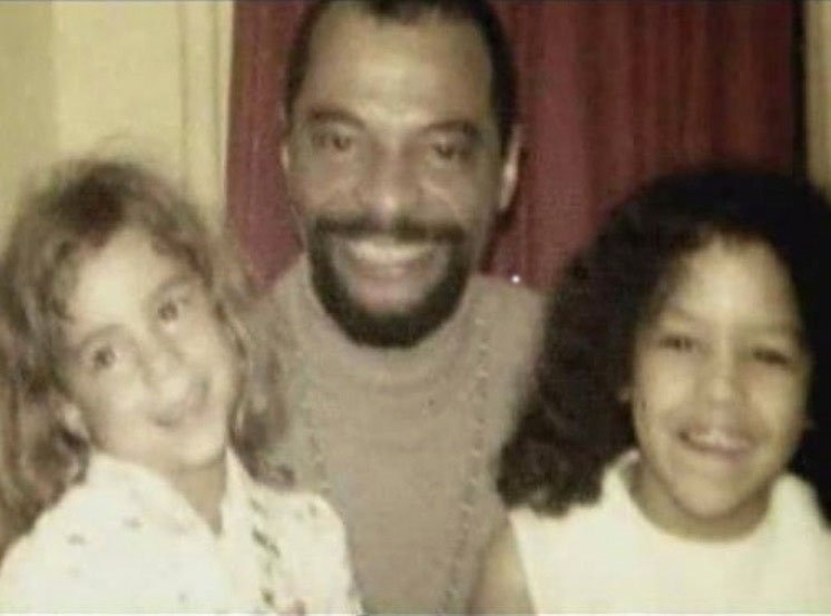 Mariah Carey s otcem a sestrou Alison
