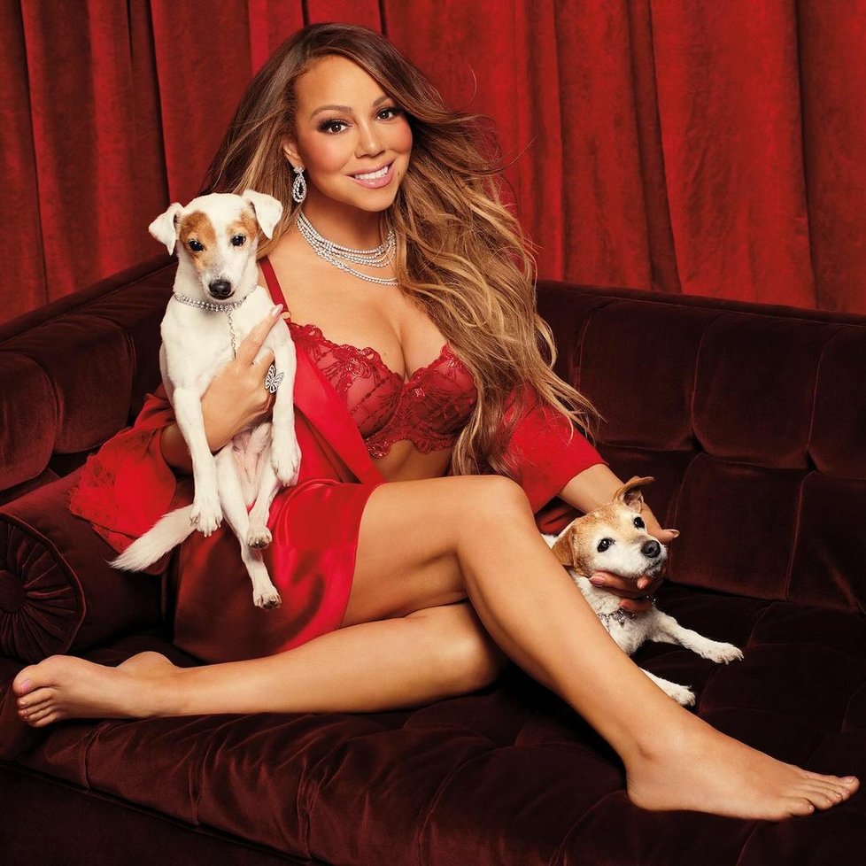 Mariah Carey v sexy reklamní kampani na vánoční spodní prádlo