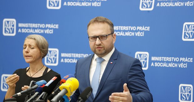 Jurečkova novinka: Žádost o důchod je možné podat on-line! „Obrovský posun,“ hlásí ministr