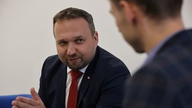 Vicepremiér Marian Jurečka (KDU-ČSL) ve volebním štábu SPOLU při rozhovoru pro Blesk (24.9.2022)