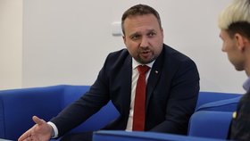 Vicepremiér Marian Jurečka (KDU-ČSL) ve volebním štábu SPOLU při rozhovoru pro Blesk (24.9.2022)