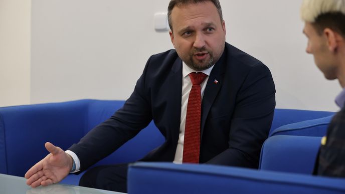 Vicepremiér Marian Jurečka (KDU-ČSL) ve volebním štábu SPOLU při rozhovoru pro Blesk (24.9.2022)