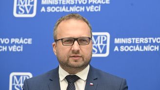 Českým firmám chybí čtvrt milionu lidí, ministr Jurečka chce zapojit vězně i roboty