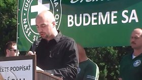 Andrej Medvecký během kampaně Kotlebovy strany. Vpravo Marián Kotleba