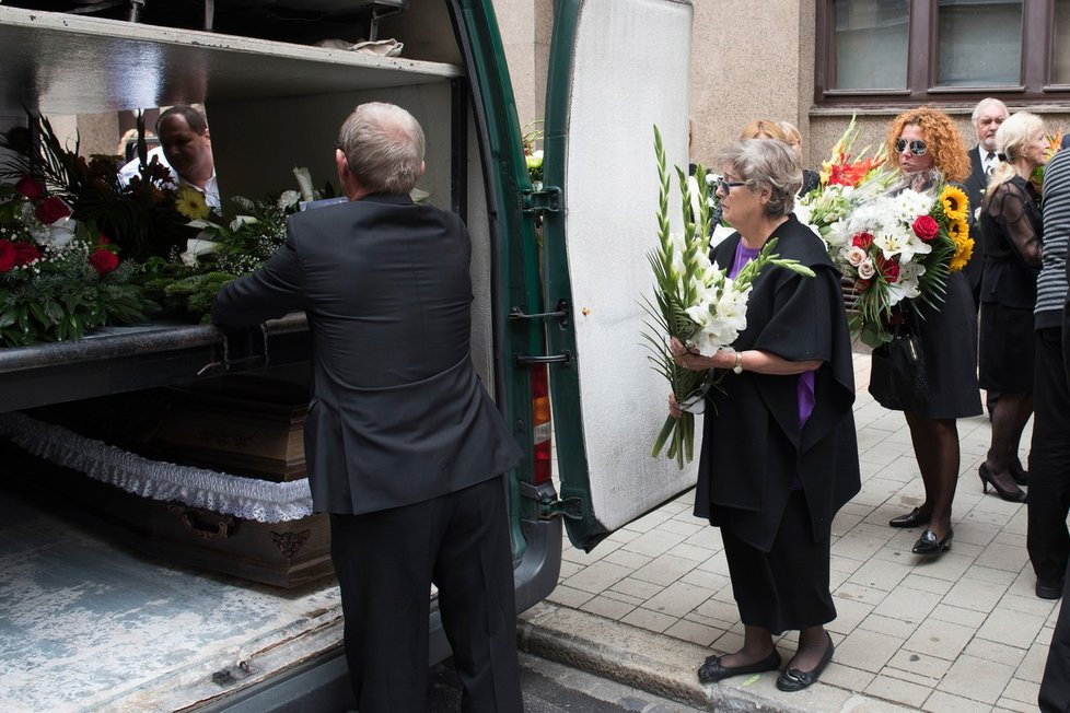 Poslední rozloučení s hercem Jurajem Slezáčkem proběhlo v Divadle Pavla Orszgáha Hviezdoslava.