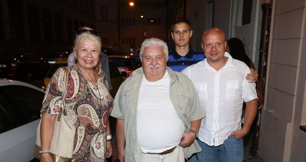 Marián Labuda s manželkou Vierou, synem  Mariánem a vnukem