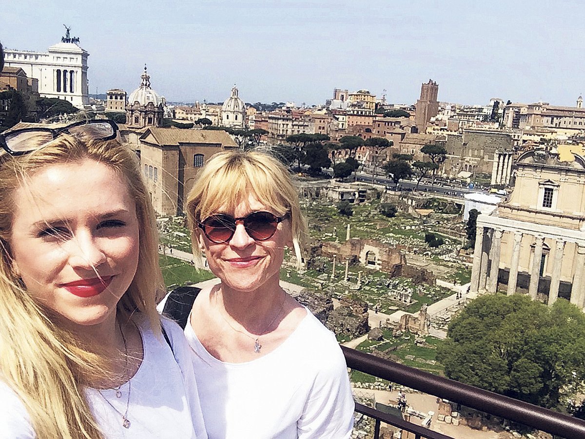 S maminkou Danou Batulkovou často jezdí na dovolenou, naposledy byly v Římě.