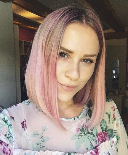 Mariana Prachařová s růžovými vlasy