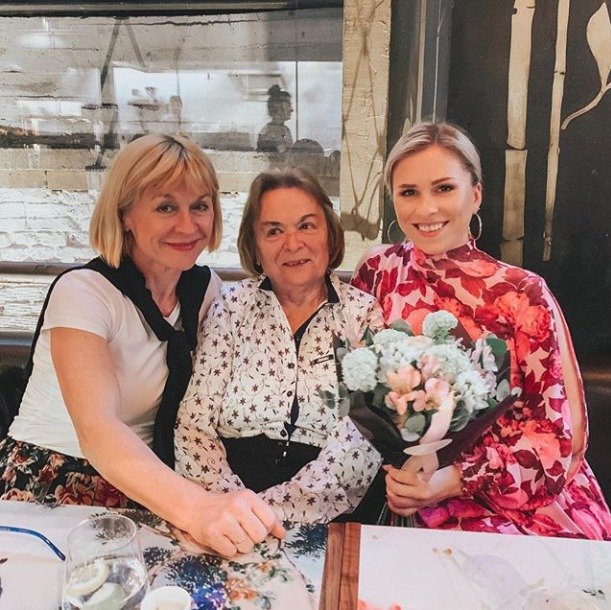 Mariana Prachařová trávila velikonoční pondělí s maminkou Danou Batulkovou a babičkou.