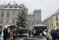 Vánoční trhy na Mariánském náměstí: Osmimetrový strom, svařák i nejdelší dopis Ježíškovi