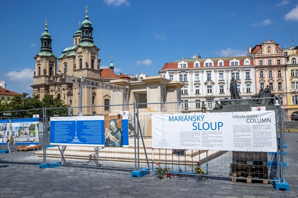 Stavba Mariánského sloupu na Staroměstském náměstí