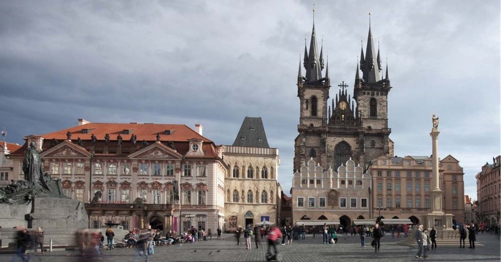 Průběh prací na stavbě Mariánského sloupu na Staroměstském náměstí v únoru a březnu 2020.