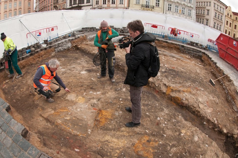 Archeologové odhalili původní základy Mariánského sloupu.