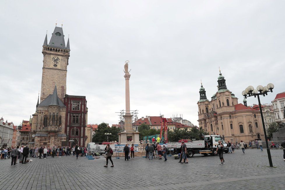 Mariánský sloup na Staroměstském náměstí vysochal Petr Váňa.