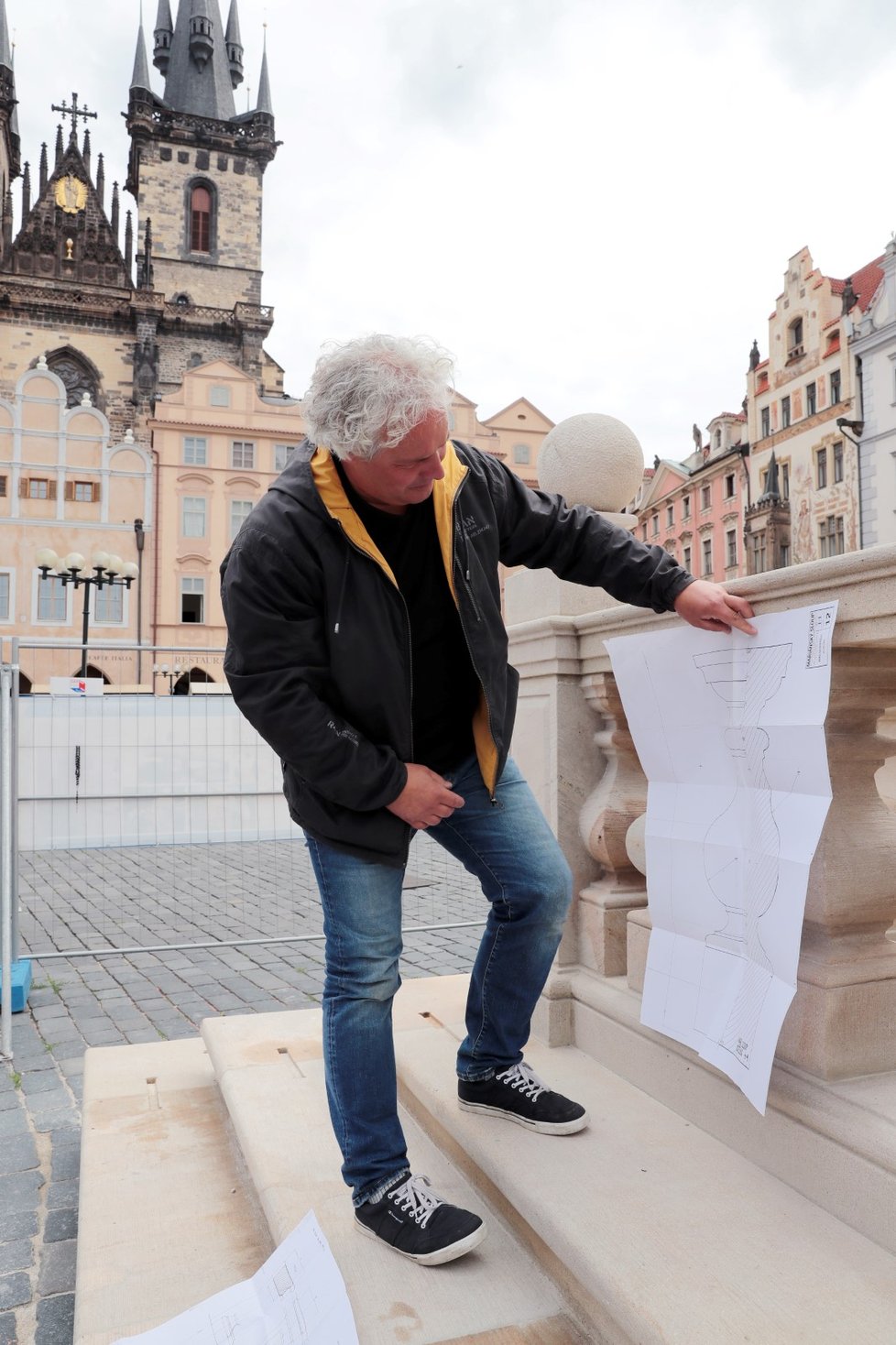 Mariánský sloup na Staroměstském náměstí vysochal Petr Váňa.