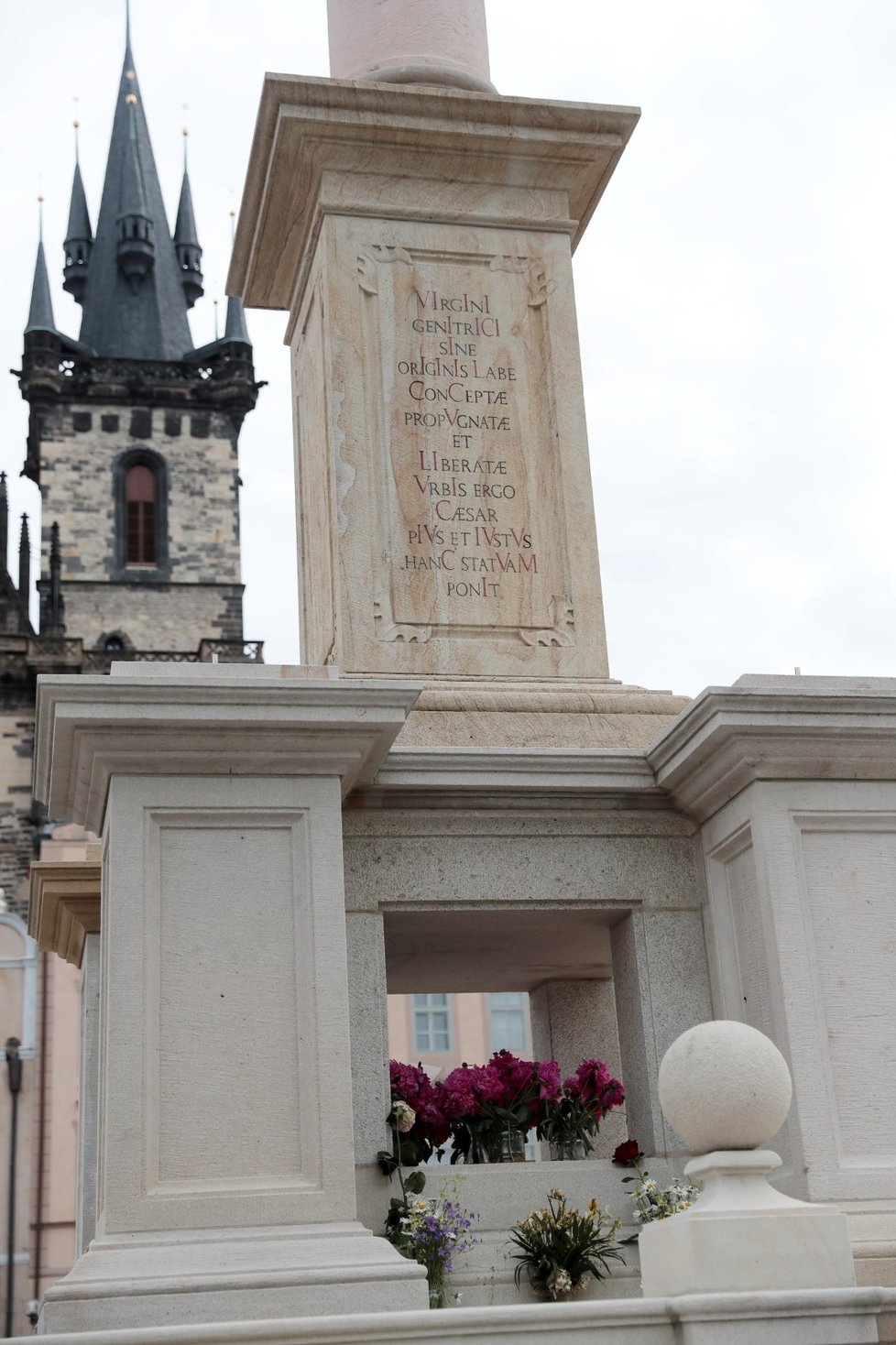 Mariánský sloup na Staroměstském náměstí vysochal Petr Váňa.