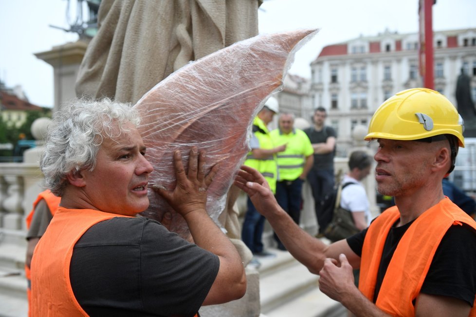 Mariánský sloup na Staroměstském náměstí vysochal Petr Váňa.